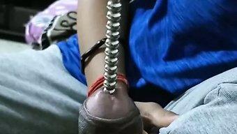 Kadın Oyuncu, Üretral Sokuşla Penis Sesi Çıkarıyor