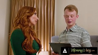 Büyük Göğüslü Pawg Milf, Çekici Üvey Oğlunun Cazibesine Karşı Koyamıyor.