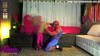 Tekquileiras Ile Funk Ve Homem Aranha Ile Küçük Web Kamerası Aksiyonu