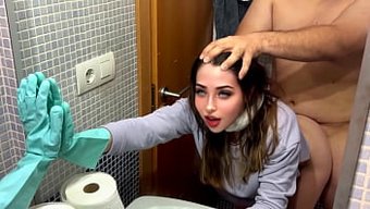 Üvey Babamla Harika Seks Yapıyorum Ve Bunu Seviyorum, Banyoyu Kullanıyoruz.