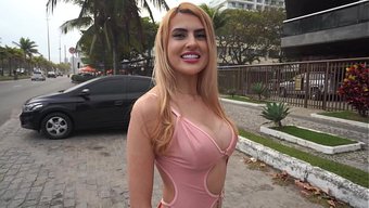 Lola Morango, Birden Fazla Partnerle Sıcak Bir Anal Sahnede.