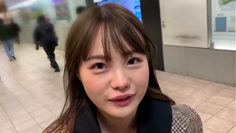 Japon Genç Ichika Matsumoto, Düz Göğüslü, Azgın Bir Sevgili Ve Sekse Bayılıyor.