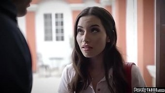 Küçük Göğüslü Genç Aria Lee Öğretmenine Sakso Çekiyor Ve Parmaklıyor