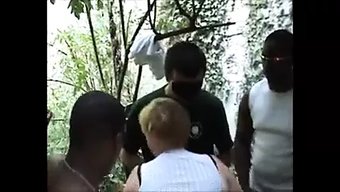 Avrupalı Güzel Şişman Kadınlar Siyah Yarrağı Ağızlarında Seviyor