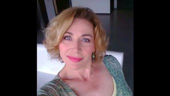 Olgun Milf Milf Becerilerini Sergiliyor