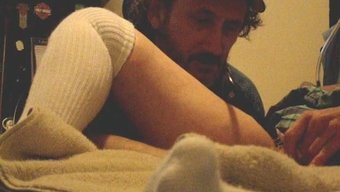 Bir Genç Kız, Okul Eğlencesine Açık Bir Kızdır.