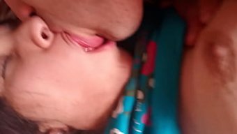 Annasexxxlatina'Nın Annesi Soğuk Bir Bardak Sütün Tadını Çıkarıyor.