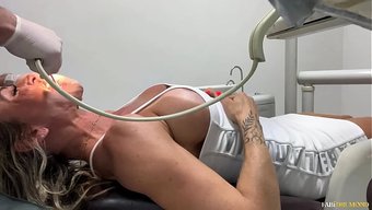 Göğüsleriyle Dikkat Çeken Latin Milf Fabi Drumond'In Dişçi Randevusu Para Aldı.