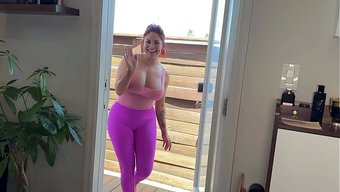 Abby Rose Ile Özel Bir Yoga Dersi, Yoğun Bir Aksiyonla Son Buluyor.