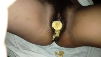 Femdom Hanımefendi Şeker Bebeğini Muzla Kışkırtıyor Ve Memnun Ediyor