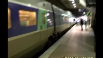 Gözlüklü Fransız Milf Ilk Kez Sert Anal Zevk Alıyor