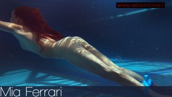 Muhteşem Genç Rus Kızı Mia Ferrari, Bikinisiyle Vücudunu Sergiliyor