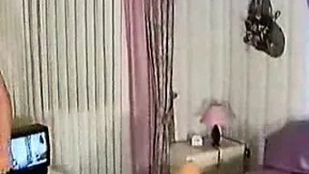 Olgun Çiftin Ev Yapımı Videosu Cinsel Kimyalarını Sergiliyor