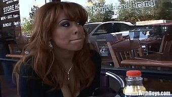 Tecrübeli Siyah Bir Milf Olan Sienna West, Genç Bir Adamla Ilk Kez Bir Araya Geliyor Ve Tutkulu Bir Oral Ve Cinsel Ilişki Alışverişine Yol Açıyor.