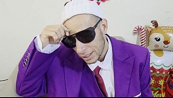 Üvey Babam Noel'De Benden Faydalandı, Özel Bir Andı.