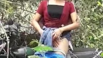 Bu Kızın Kısa Ve Tatlı Bir Seansda Amının Parmaklanmasını Izleyin