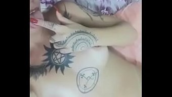 Dövmeli Sıcak Esmer Ashley Inked Tarafından Kışkırtılmaya Hazır Olun!