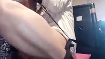 Asyalı Olgun Anne Ve Üvey Oğlu Samimi Bir Buluşmada