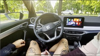 Açık Havada Alman Bebek Yoğun Bir Otoparkta El Işi Yapıyor - Pov'Da Boşalma Izleyin