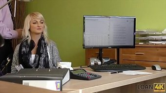 Casting Call Teen, Ayak Fetişi Seçmelerine Katılırken Bir Oral Seks Yapıyor Ve Bacaklarını Açıyor