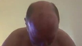 Boynuzlu Karı, Arkadan Beceriliyor