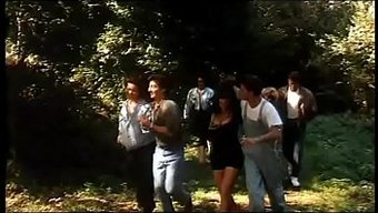 Büyük Göt Ve Sert Yarrağı Içeren Vintage Porno Filmi