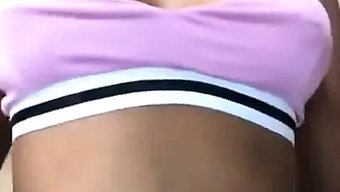 Büyük Popolu Siyah Bebek, Baştan Çıkarıcı Bir Şekilde Twerk Yapıyor
