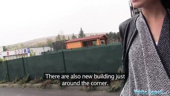 Kirli Bebek Jessica Beil, Halka Açık Arka Koltukta Içine Boşalıyor