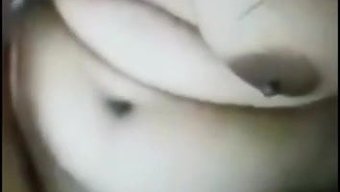 Desi Kız Kamerada Canlı Mastürbasyon Yapıyor
