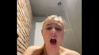 Duşta Devasa Dildo Ile Göt Deliği Sikiliyor, Tam 18'Liklerin Sevdiği Gibi.