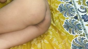 18 Yaşındaki Hintli Bebek El Işi Ve Anal Alıyor