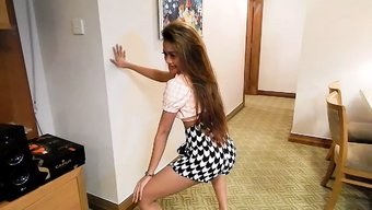 Genç Asyalı Genç, Pov Bir Videoda Sert Bir Şekilde Beceriliyor