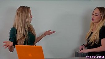 Carter Cruise Ve Nicole Aniston, Am Yalama Ve Parmaklama Ile Eğleniyorlar