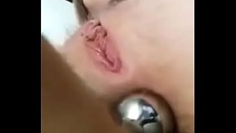 Amatör Kızıl Saçlı Roxy Oyuncaklarla Çift Penetrasyon Yaşıyor