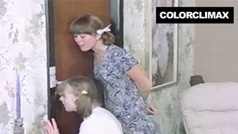 Genç Fahişeler Sıkı Amcıklarını Sert Bir Şekilde Beceriyorlar