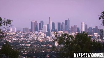 Tasha Reign'In Sıkı Götü, Arkadan Büyük Bir Yarak Tarafından Geriliyor