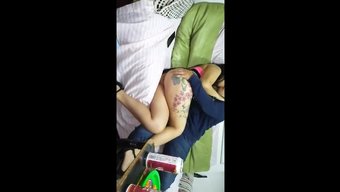 Dana Barzagli Arkadaşını Evine Davet Eder Ve Arzularına Teslim Olur.