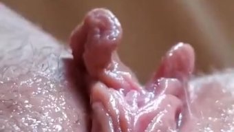 Matty'Nin Islak Ve Sıkı Vajinası Sertçe Dövülüyor