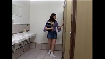 Öğretmenimle Banyo Zamanı Sıcak Bir Karşılaşmaya Dönüşüyor
