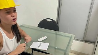 Büyük Göğüslü Kolombiyalı Genç Kız Inanılmaz Bir Sakso Çekiyor Ve Sıcak Bir Yük Alıyor