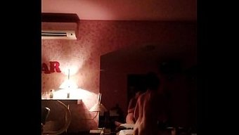 Chico, Bu Sıcak Videoda Ro Ve Lu Ile Arasını Düzeltiyor