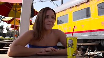 Ateşli Hatun Natasha, Los Angeles'Ta Farklı Pozisyonlarda Sikişiyor.