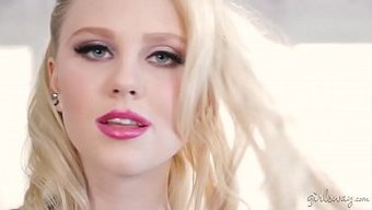 Moda Modelleri Bu Lezbiyen Porno Videosunda Amcıklarını Yalatıyorlar