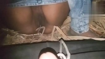 Bu Külotlu Çorap Ve Ayak Işi Videosunda Genç Kız Sert Bir Şekilde Sikişiyor