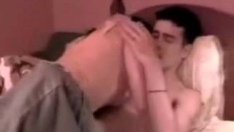 Sevimli Asyalı Genç (18+), Amatör Bir Videoda Sakso Çekiyor