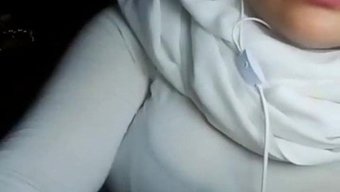 Türbanlı Kadının Canlı Yayınının Ev Yapımı Videosu