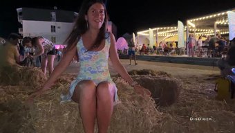 Sevimli Bir Genç Karısıyla Açık Havada Halka Açık Seks