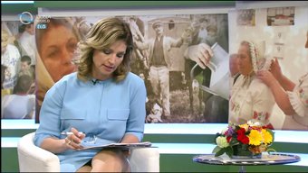 Büyüleyici Macar Tv Kişiliği Eva Novodomszky, Olgun Güzelliğini Ve Ayak Fetiş Çekiciliğini Sergiliyor