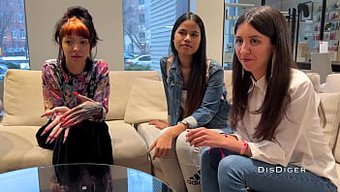 Bu Seçme Videosunda Büyük Doğal Göğüsler Ve Sert Grup Seks