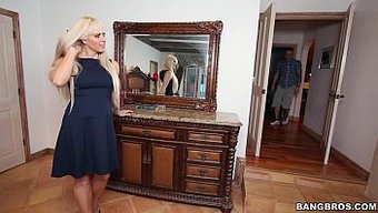 Milf Üvey Oğluna Ilişki Sanatını Öğretiyor (Smv13738)